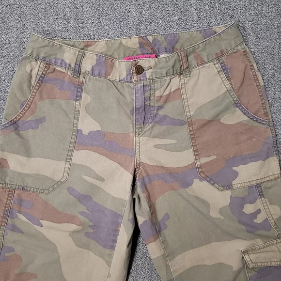 London Jean Camo Cargo Pants Women's Size 8 Crop Straight Outdoor Hiking Capris - Picture 7 of 15
